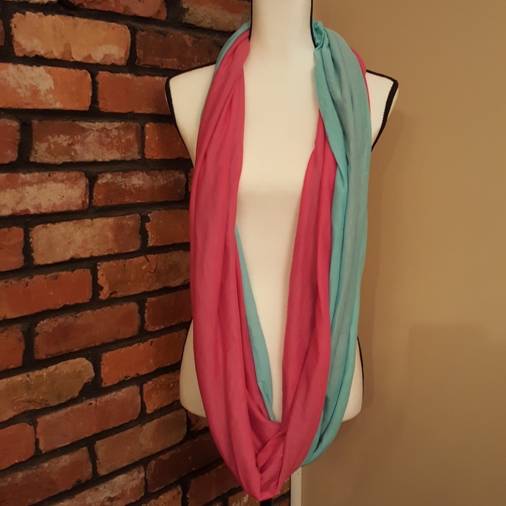🌹4 for $20 Reversible infinity scarf pink blue